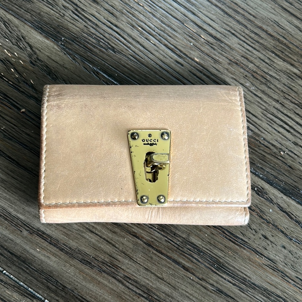 Gucci Tan Twistlock Keycase
